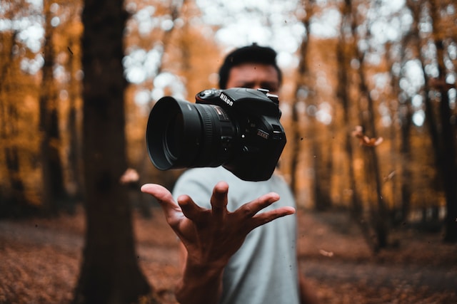 Engagement Rings Photos You’re Going to Want to Capture