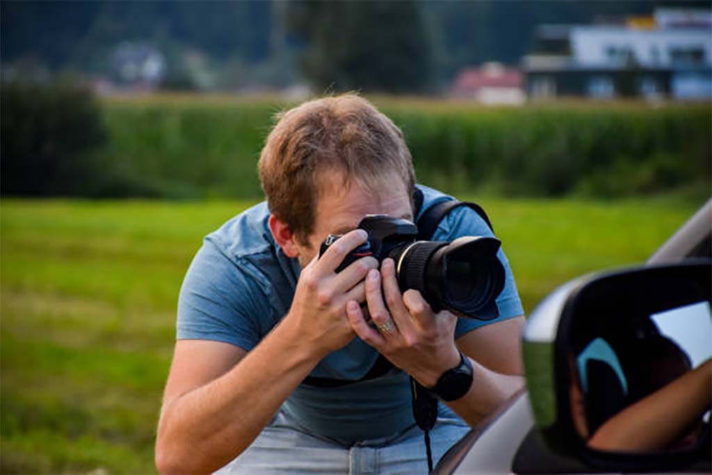 take-photo man